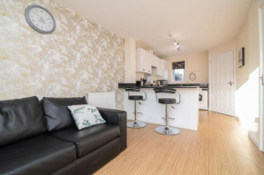 Beautiful 2-bedroom house with parking and garden